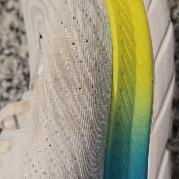 HOKA ONE ONE. MACH 5. WHITE AND BLUE GLASS SNEAKERS. SIZE 9D. - Picture 6 of 16